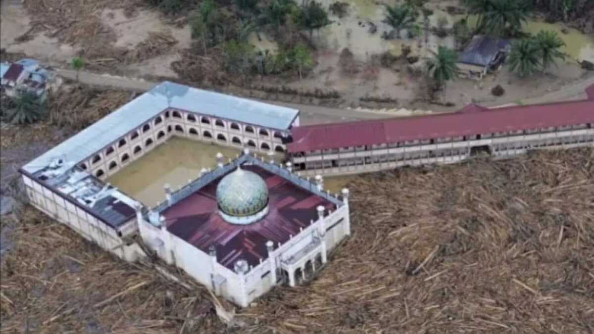 Aceh pesantren flood.jpg
