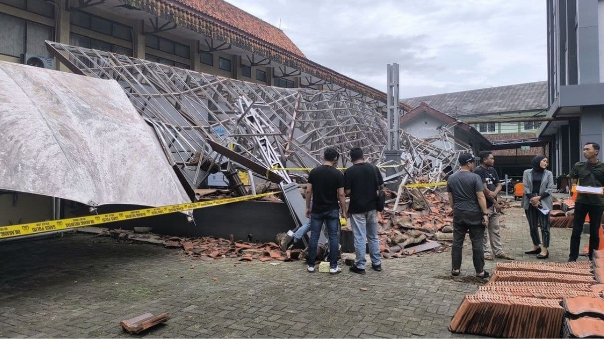 Gazebo Roof Collapses