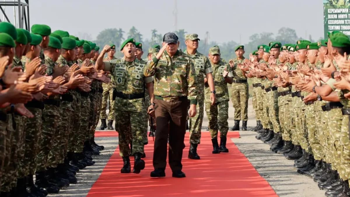 Indonesia military personnel.jpg