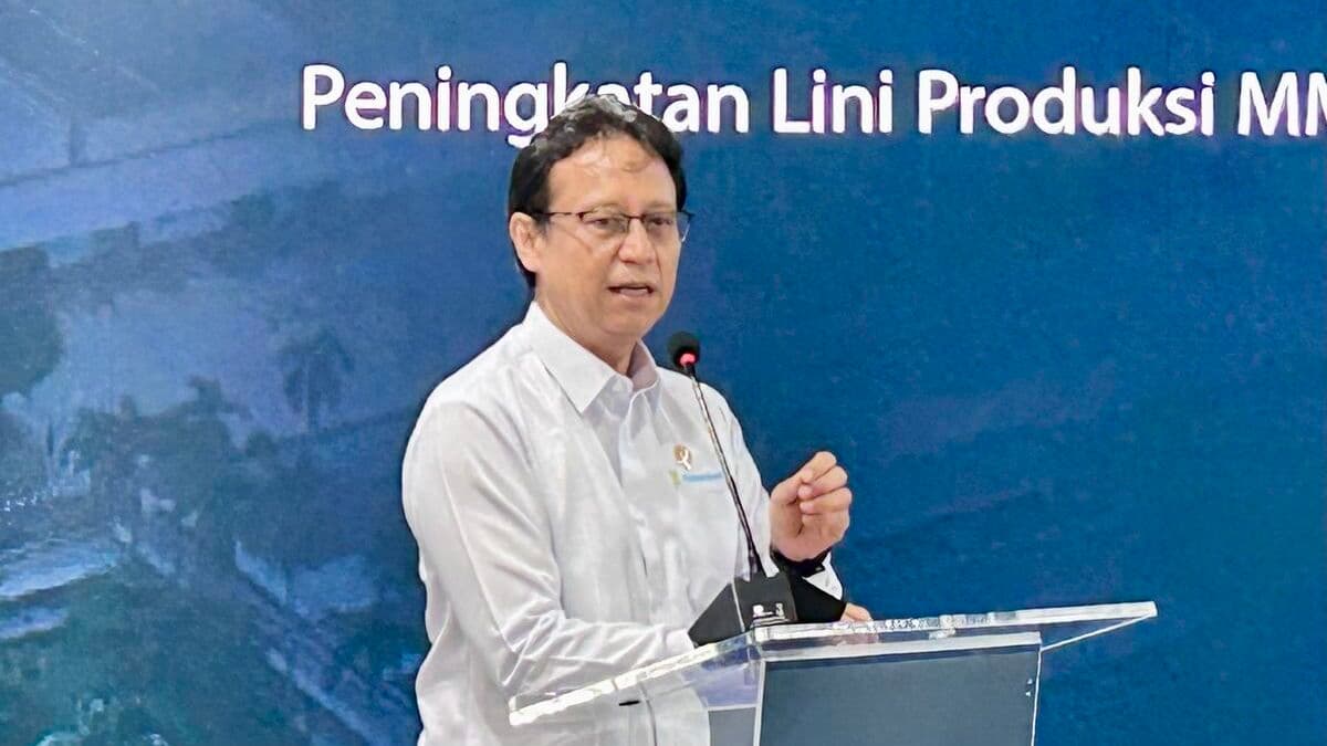 Indonesia minister Budi.jpeg