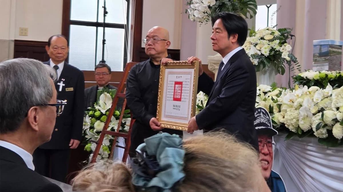 Lai tsing de tribute.jpg