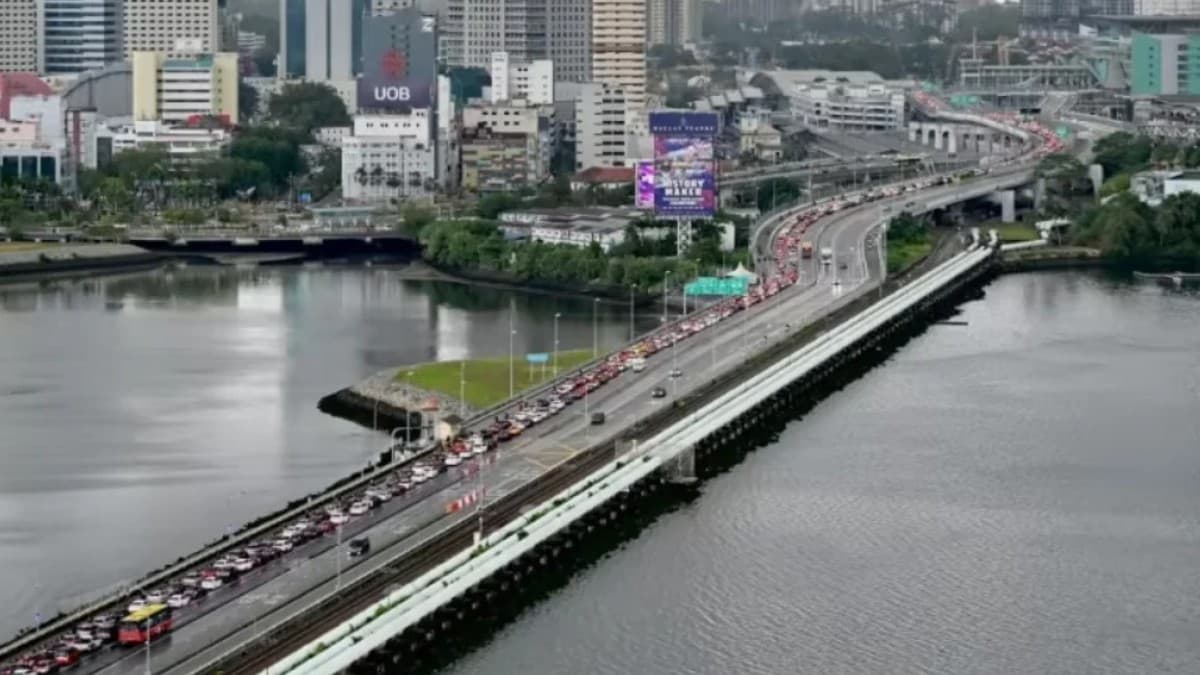 Singapore Straits.jpg