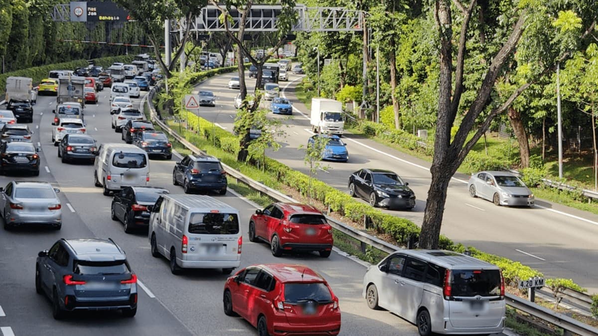 Singapore highway traffic.jpg