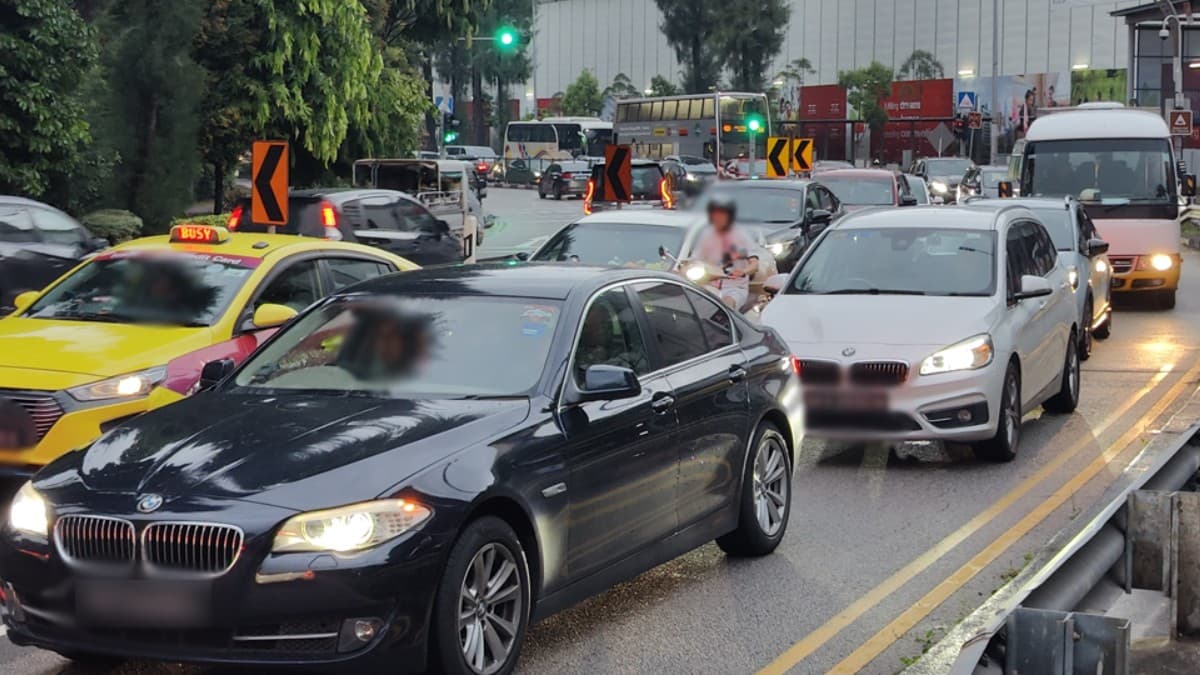 Singapore vehicles.jpg