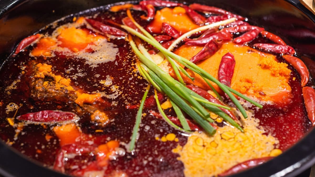 11 diners in China hospitalised after hotpot restaurant in Shandong accidentally added fuel to soup base.jpg