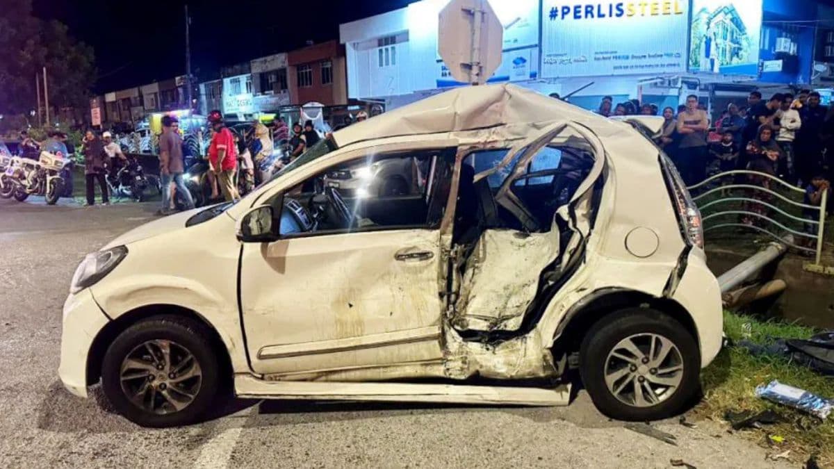 A motorcyclist in Malaysia was killed after crashing into turning car in Jitra.jpg