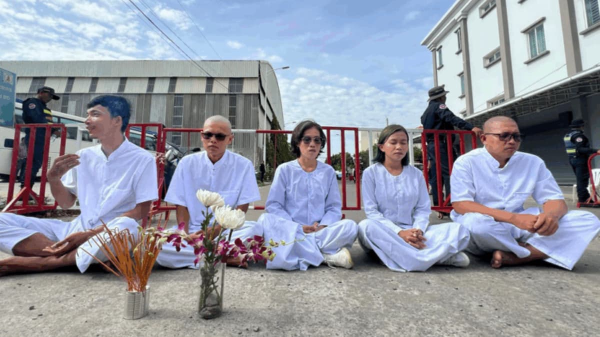Cambodian activists.jpg