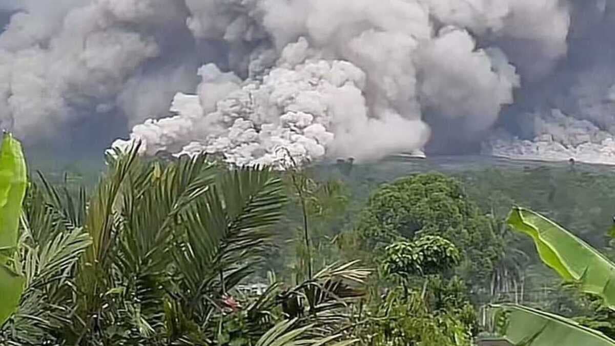 Gunung Semeru November 2025.jpg