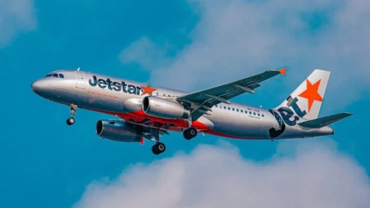 Jetstar plane.jpg