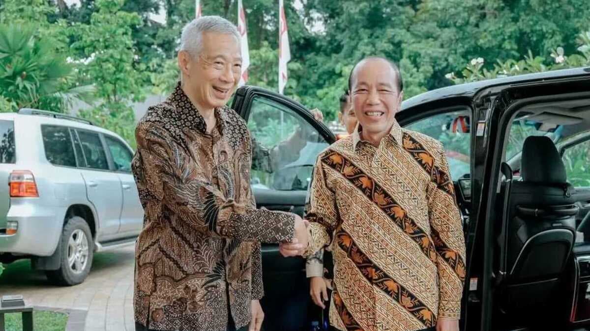 Jokowi and Lee Hsien Loong.jpeg