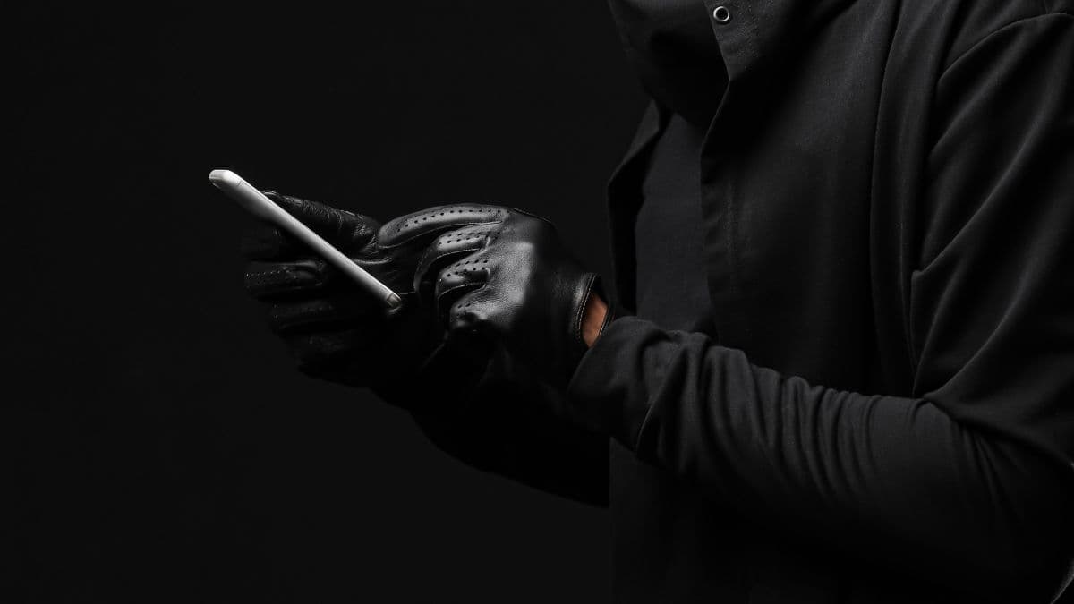 Malaysia police warn of new AI “silent call” scam that clones victims’ voices.jpg