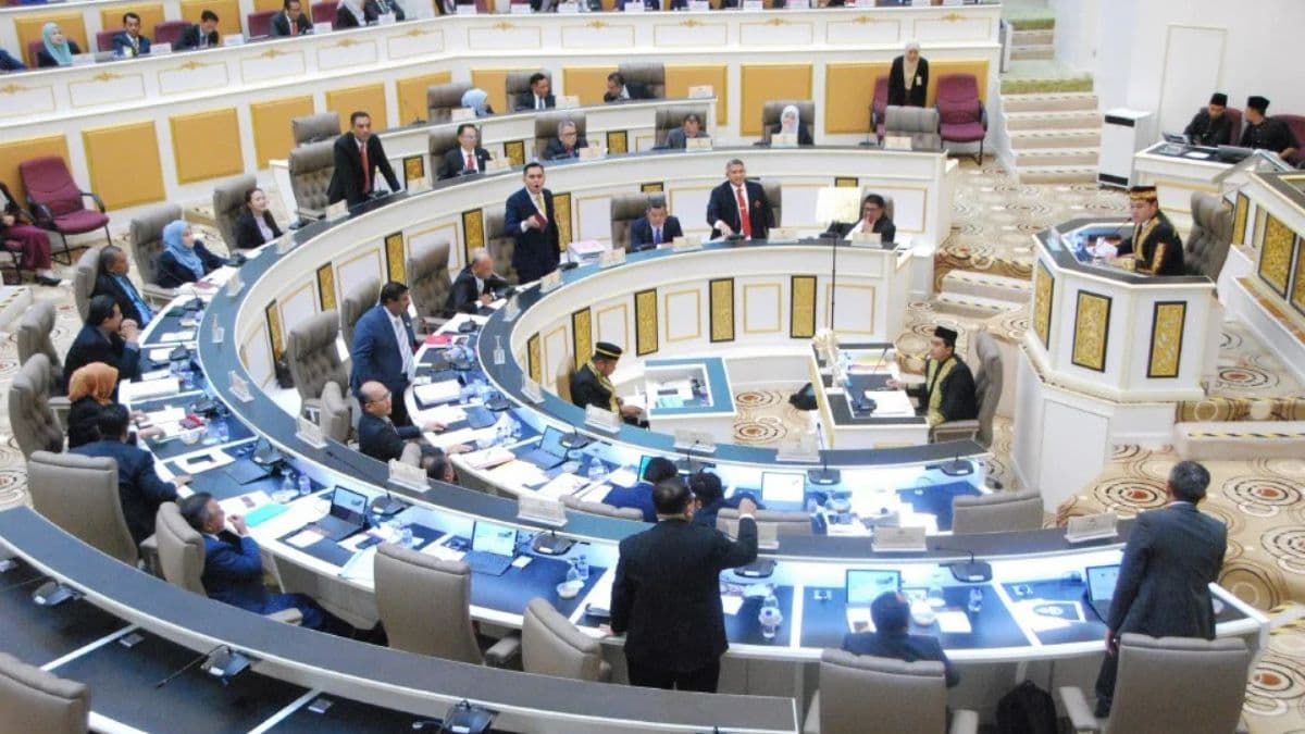 Melaka State Assembly chaos.jpg