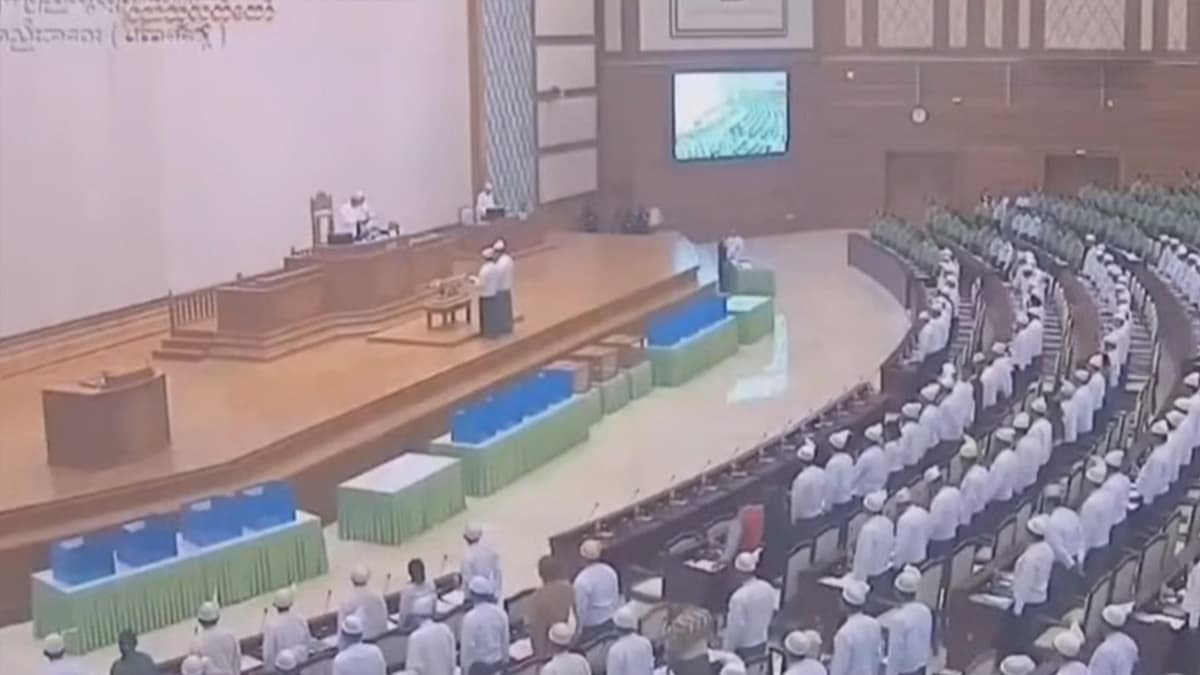 Opening lower house.jpg