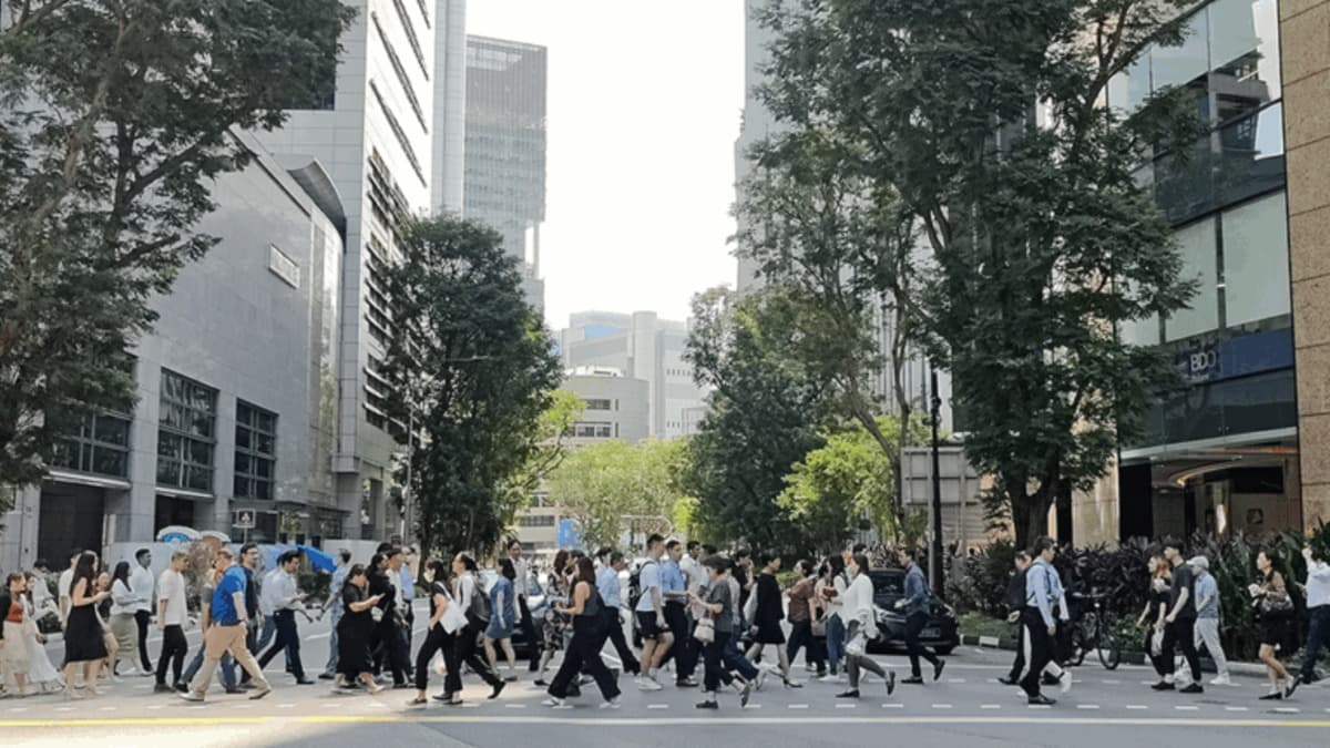 Singapore CBD crowd.jpg