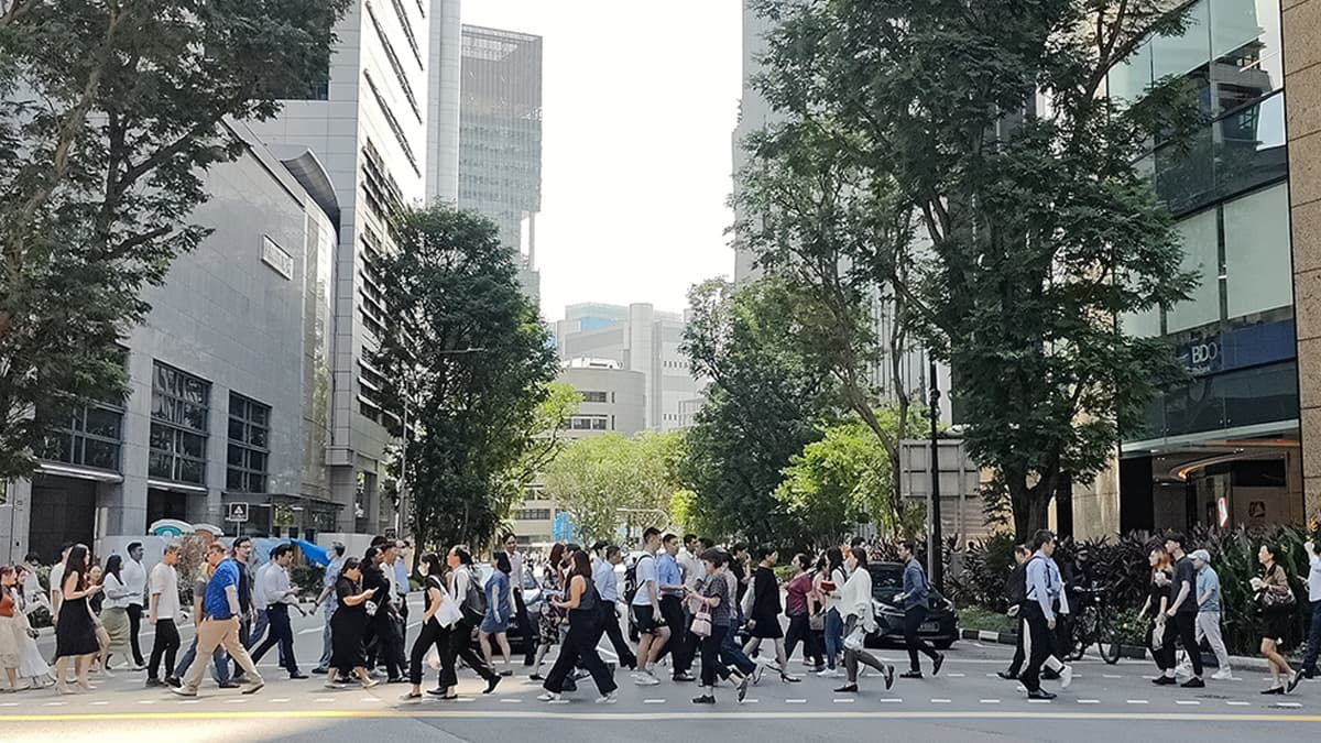 Singapore crowd.jpg