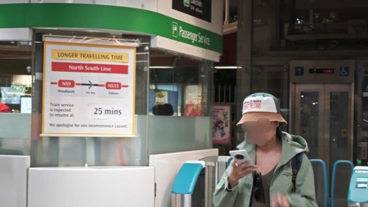 Train fault on the North-South Line.jpg